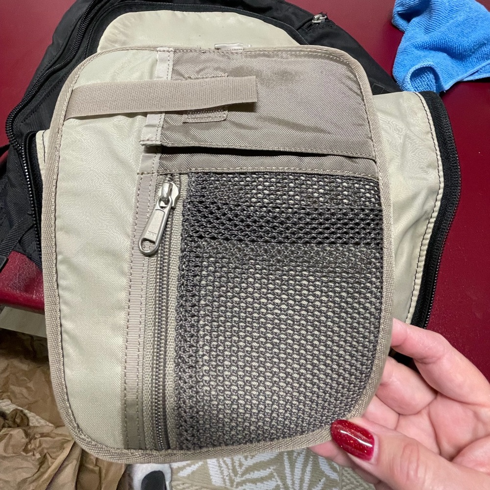 REI TRAVEL PACK - Picture 9 of 11